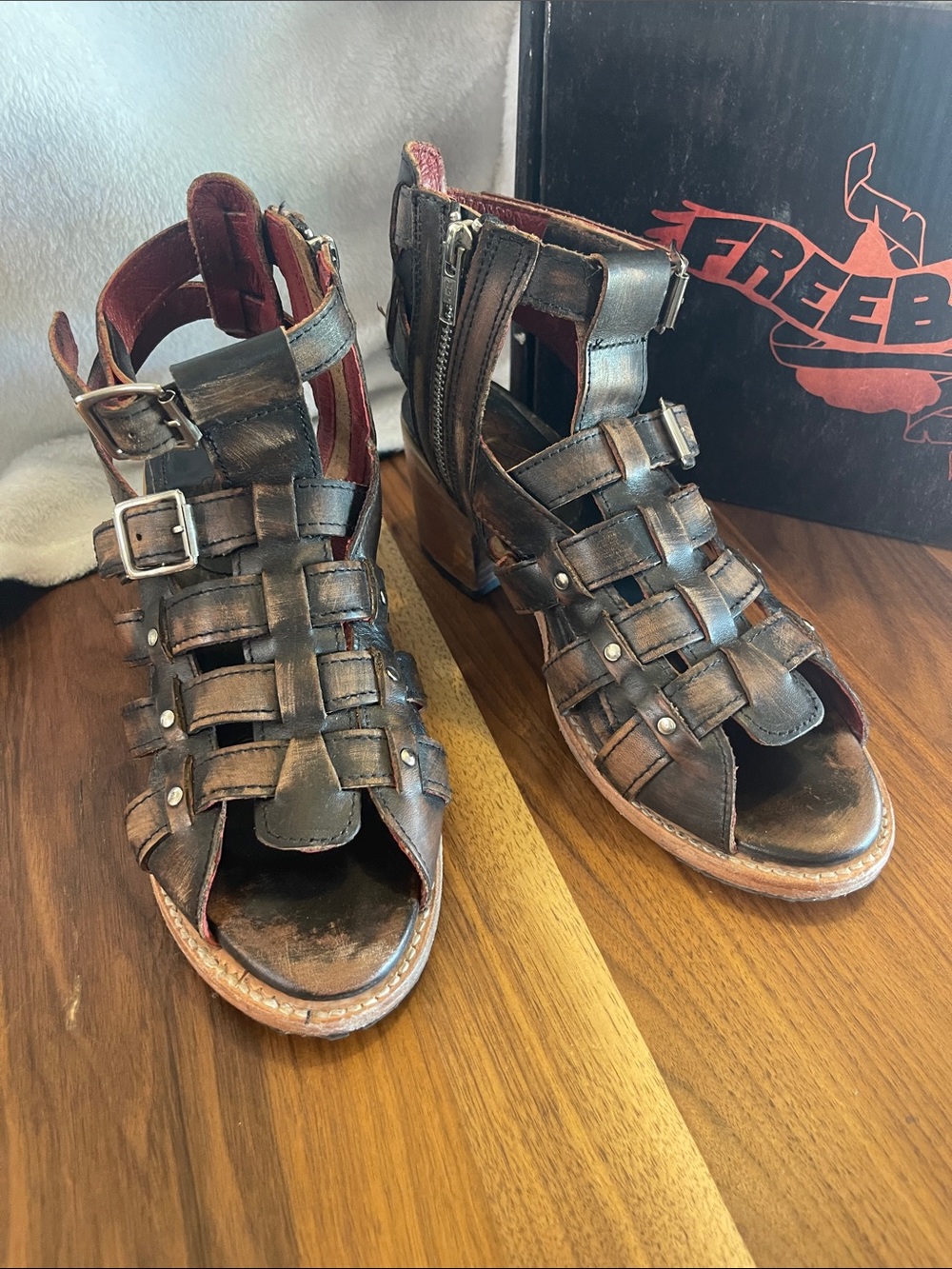 Freebird Calvin Distressed Brown Leather Cage Sandals like new!